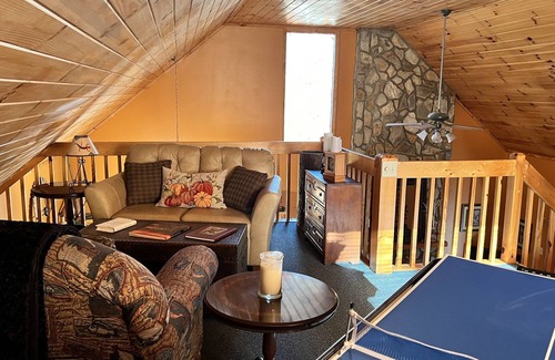 Piney Creek Cabin | Cozy Cabin in gated community with private access to New River