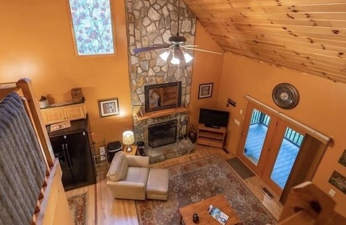Piney Creek Cabin | Cozy Cabin in gated community with private access to New River