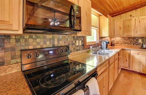 Hardin Cabin | Cozy Cabin in Hardin ~ 1 Mi to Kentucky Lake!