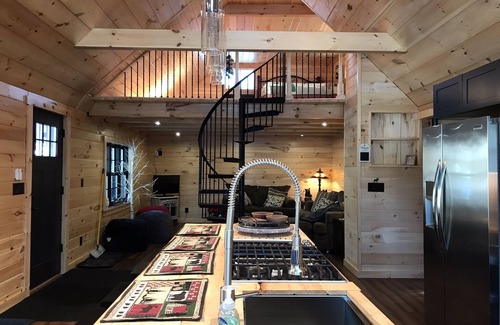 Pittsburg Cabin | Cozy Cabin in Pittsburg NH - DIRECT SNOWMOBILE & ATV TRAIL ACCESS