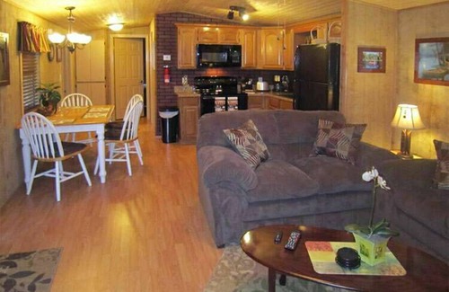 Inverness Cabin | Cozy Cabin in riverfront resort