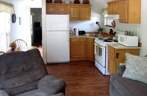 Lake Panasoffkee Cottage | Cozy Cabin in riverfront resort