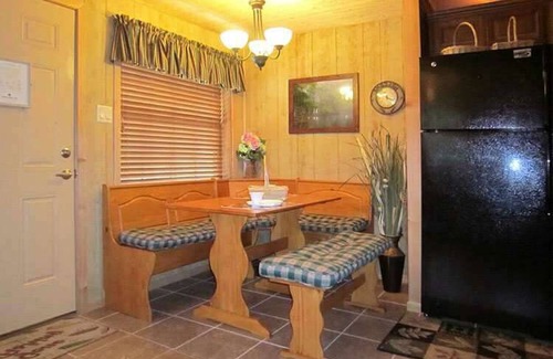 Lake Panasoffkee Cabin | Cozy Cabin in riverfront resort