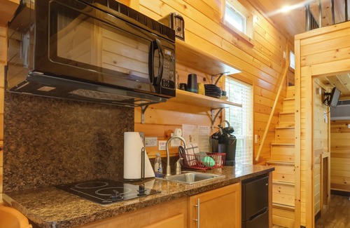 Sallisaw Cabin | Cozy Cabin in Sallisaw w/ Patio: Pets Welcome!