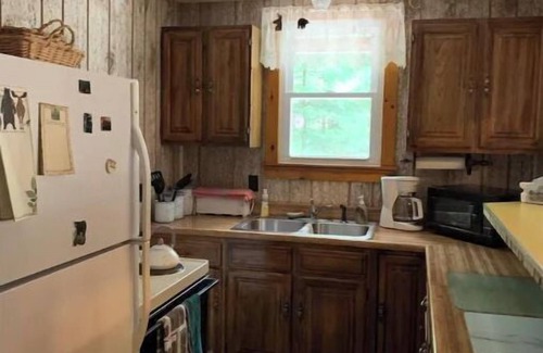 Leeper Cabin | Cozy cabin in serene Cook Forest, close to all!