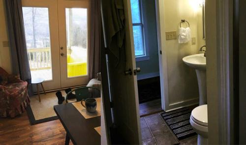 Damascus House | Cozy Cabin in the Idyllic Blue Ridge Mountains, Virginia