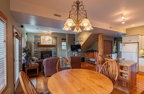 Nordegg Cabin | Cozy Cabin in the Rocky Mountains of Nordegg, Alberta