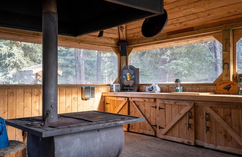 Nordegg Cabin | Cozy Cabin in the Rocky Mountains of Nordegg, Alberta