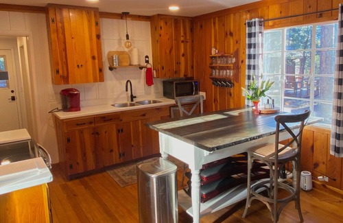 Pine Cabin | Cozy Cabin in the tall Pines! True mountain cabin vibes!