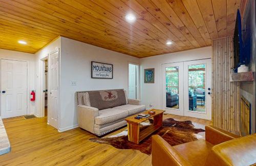Blue Ridge House | Cozy Cabin in the Trees