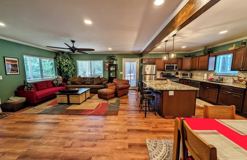 Pine House | Cozy Cabin in the Woods perfect for families!