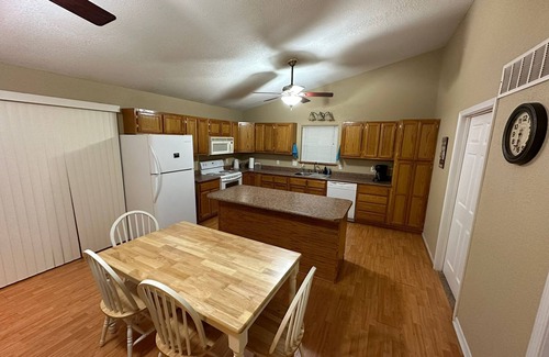 SaddleBrook House | Cozy cabin in Warsaw.nCabin in the woods, a perfect gateaway.!