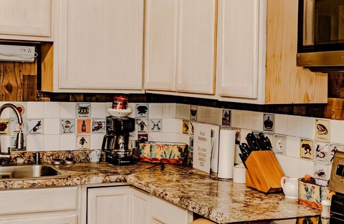 Alpine Cabin | Cozy cabin in welcoming Alpine with AC, WiFi