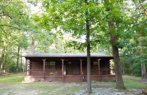 Mount Vernon Cabin | Cozy Cabin just minutes from the lake