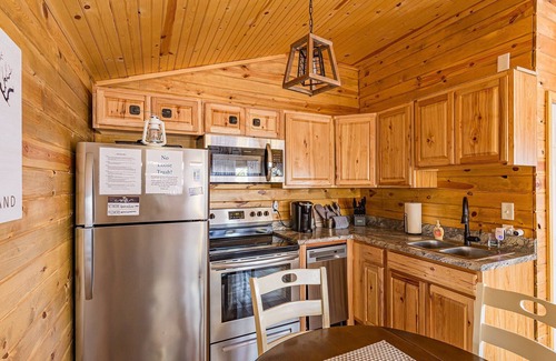 Sloans Valley Cabin | Cozy Cabin - Lake Cumberland - Hot Tub