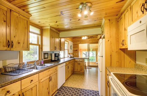 Alexandria Cabin | Cozy Cabin Lake Ida Swim Dock and Lake Views
