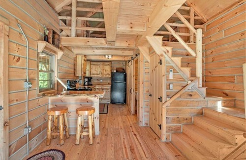 East Leroy Cabin | Cozy cabin located close to Firekeepers Casino, Marshall, and Battle Creek