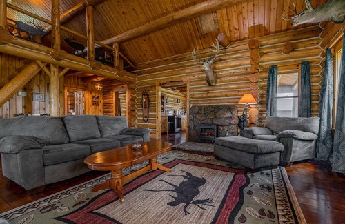 Cody Cabin | Cozy Cabin Located on the Southfork- classic log cabin, wonderful location