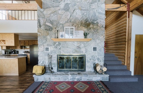 Midway Cabin | Cozy cabin minutes from downtown Midway, sleeps 17+