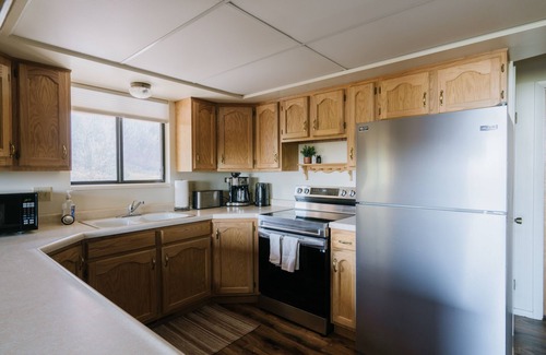 Midway Cabin | Cozy cabin minutes from downtown Midway, sleeps 17+
