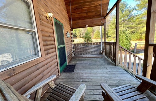 Laurel Springs Cabin | Cozy cabin Near Blue Ridge Parkway, Pet Friendly, WIFI, Pond, Gas FRPL