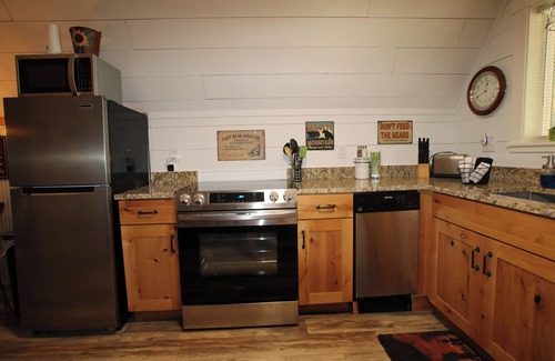 Wellington Cabin | Cozy cabin nestled in the woods with a beautiful view