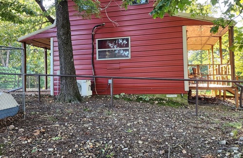 Pineville Cabin | Cozy cabin nestled on the edge of Huckleberry Conservation, w/firepit!