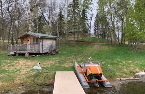 Bottineau Cabin | Cozy Cabin next to Lake Metigoshe