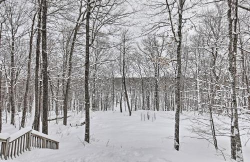 Weirgor House | Cozy Cabin on 10 Acres, Walk to Chippewa River!