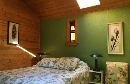 Bowen Island Cabin | Cozy Cabin on 38 Acres of Lush Rainforest on Tranquil Xenia Retreat Centre
