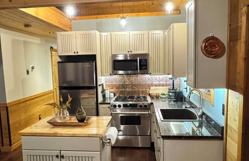 Nordegg Cabin | Cozy Cabin on Coliseum Mountain 3 Bedrooms with bunk beds