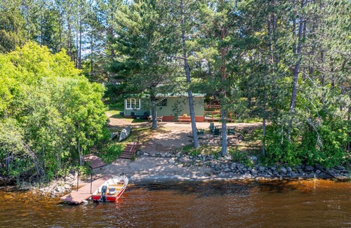 Winton Cabin | Cozy Cabin on Fall Lake 5 min from Ely: Dock, WiFi, Canoe, Kayak