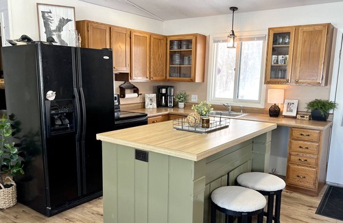 Longville Cabin | Cozy Cabin on shore of Lake Inguadona