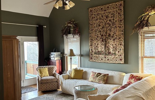 Cedar Bluff Cottage | Cozy cabin on the brow. Beautiful flowers perfect for your spring getaway!