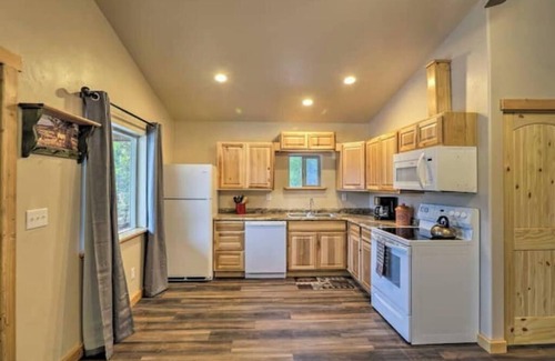 Coram Cabin | Cozy Cabin only 7 miles from Glacier National Park