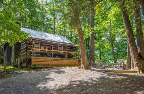 Fleetwood House | Cozy Cabin Overlooking Close to Boone and West Jefferson