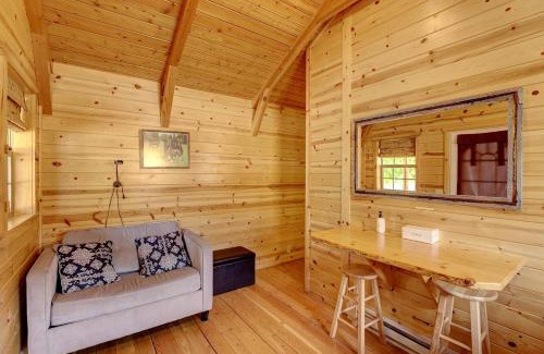 Dayton House | Cozy Cabin Perfect for a Romantic Escape with BBQ in Dayton, Wyoming