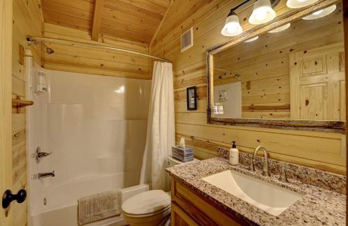 Dayton House | Cozy Cabin Perfect for a Romantic Escape with BBQ in Dayton, Wyoming