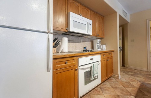 Oro-Medonte Condo | Cozy Cabin Retreat Steps to Trails, Hike, Snowshoe