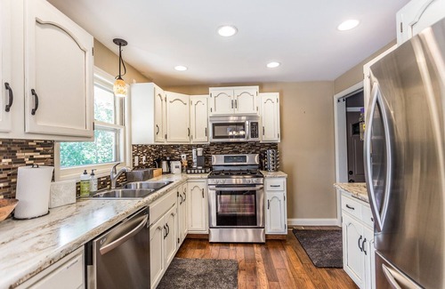 Sioux Falls House | Cozy Cabin Spa - nestled in calm neighborhood