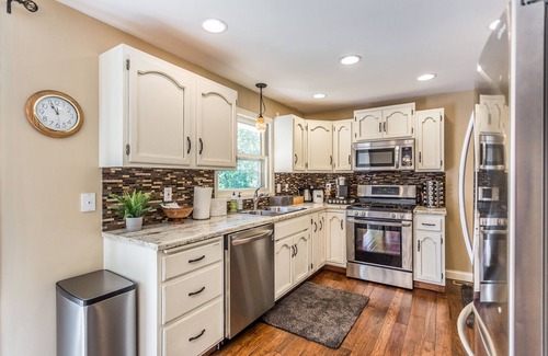 Sioux Falls House | Cozy Cabin Spa - nestled in calm neighborhood