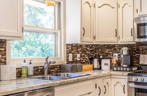Sioux Falls House | Cozy Cabin Spa - nestled in calm neighborhood