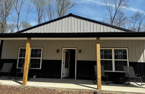 Equality Cabin | Cozy Cabin that joins Shawnee Forest and 15 minutes from Garden of Gods.