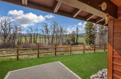 Clark Cabin | Cozy cabin tucked away in the mountains with beautiful view.