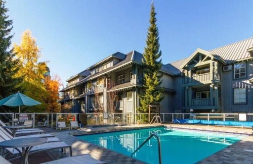 Blackcomb Apartment | Cozy Cabin Vibes at Glacier Lodge
