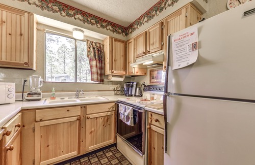 Ruidoso Cottage | Cozy Cabin w/Deck < 1 Mi to Midtown Ruidoso!