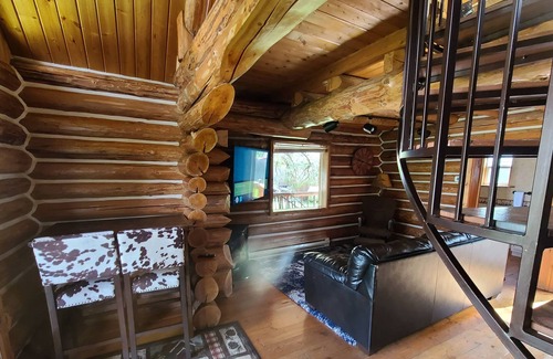 Lakeside Cabin | Cozy Cabin w/firepit, 5 min walk to beach. (pet friendly!)