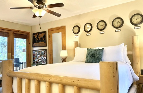 Holladay Cabin | Cozy Cabin w/HOT TUB minutes from Canyons and skiing