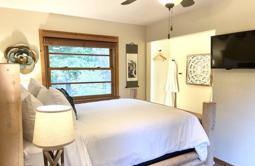 Holladay Cabin | Cozy Cabin w/HOT TUB minutes from Canyons and skiing