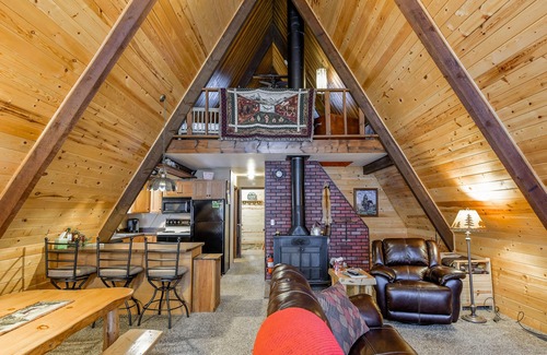 Lead Cabin | Cozy Cabin W/Hot Tub on Deer Mountain close to ATV/Snowmobile Trails!